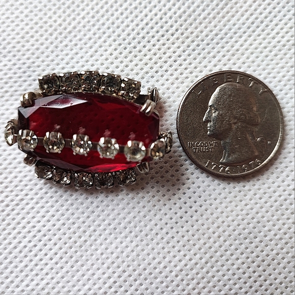 Deep Red Garnet Faceted Glass Beveled Vintage Silver Tone Rhinestone Brooch EUC - Picture 4 of 10
